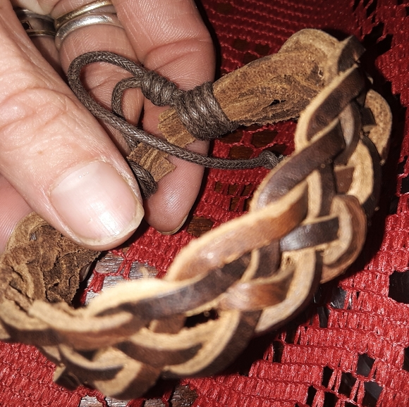 Handmade braided leather bracelet - Picture 4 of 4